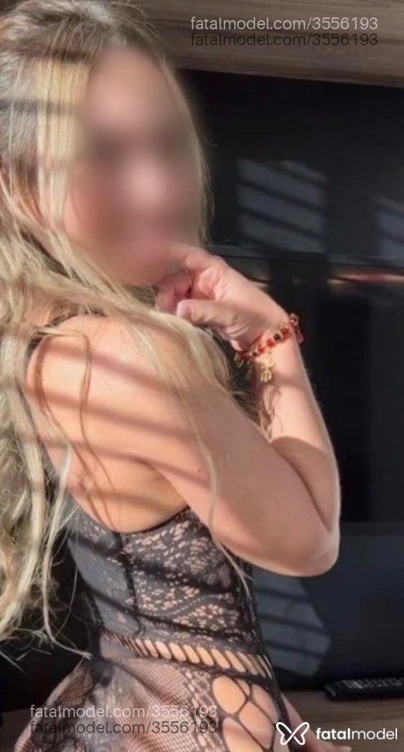 Acompanhante mulher loira (o) de olhos castanhos - Crys