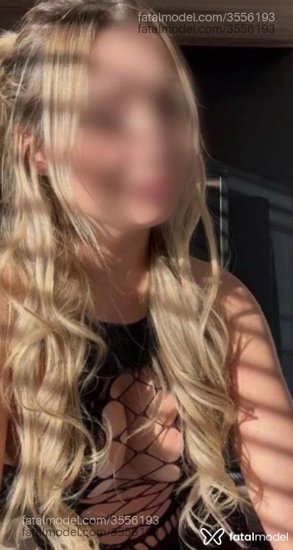 Acompanhante mulher loira (o) de olhos castanhos - Crys