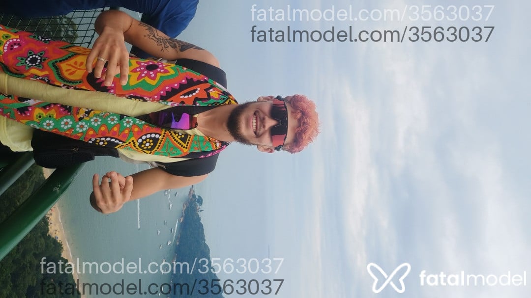 Acompanhante homem com cabelo castanho de olhos castanhos - Raphael Bernades