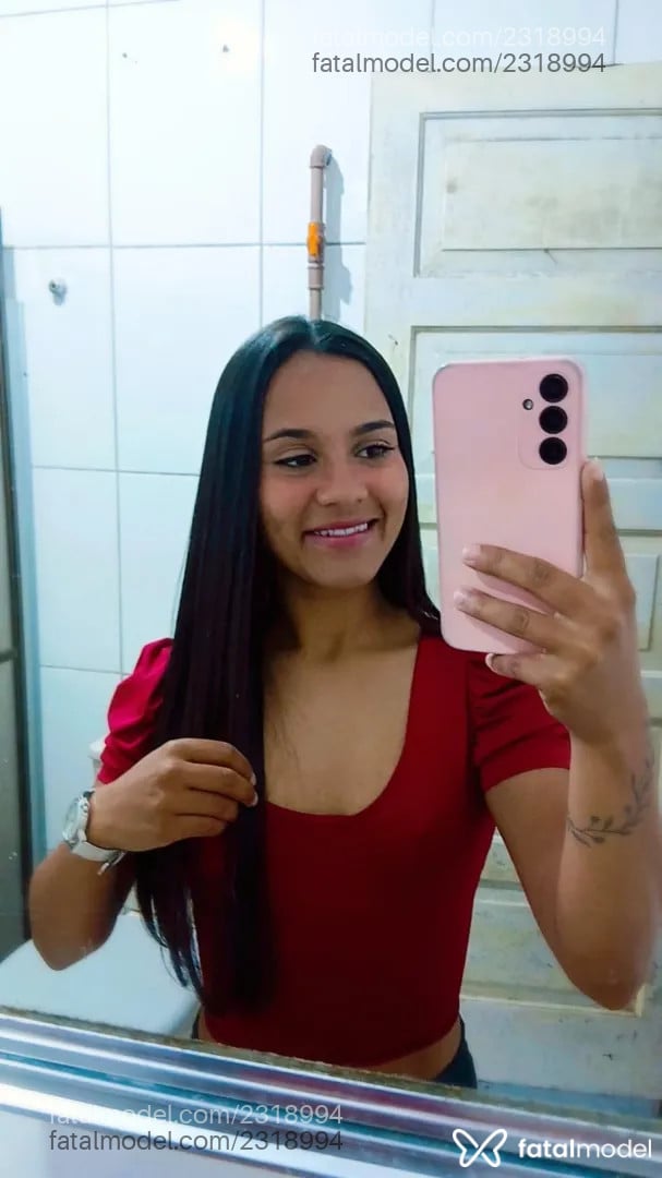 Acompanhante mulher com cabelo castanho de olhos castanhos - Stefany