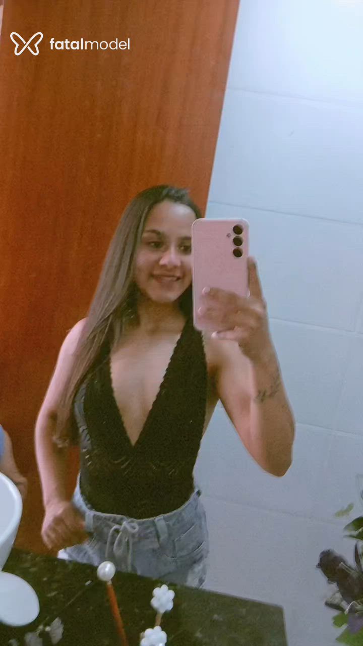 Acompanhante mulher com cabelo castanho de olhos castanhos - Stefany