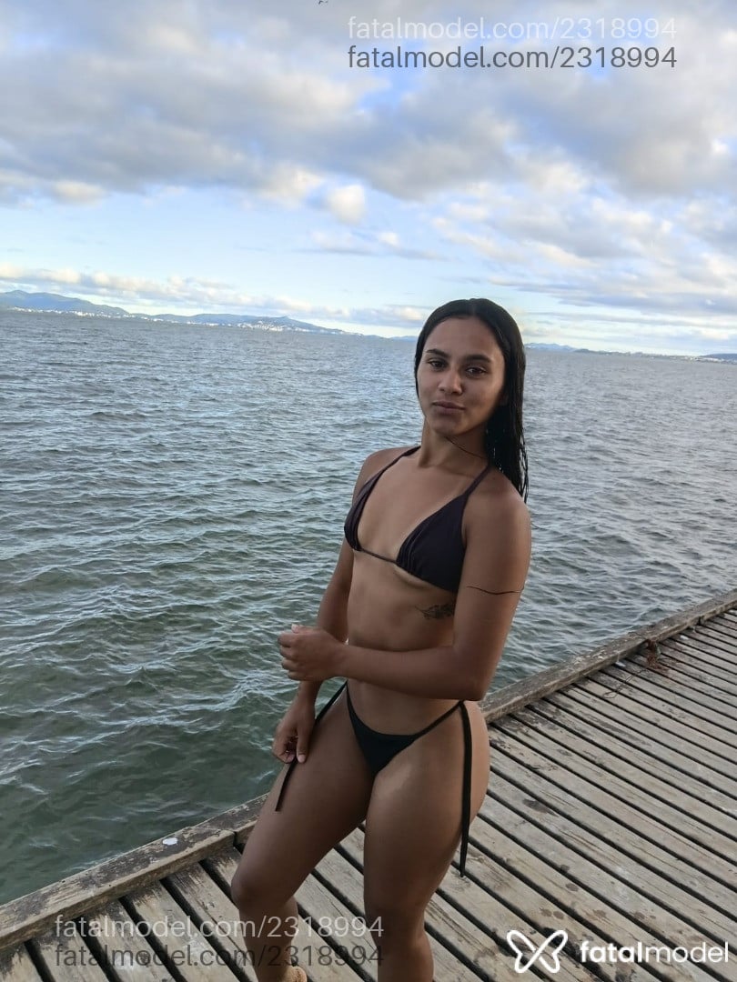 Acompanhante mulher com cabelo castanho de olhos castanhos - Stefany
