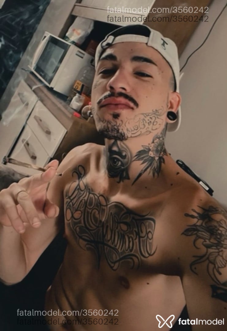 Acompanhante homem morena (o) de olhos pretos - Tyler