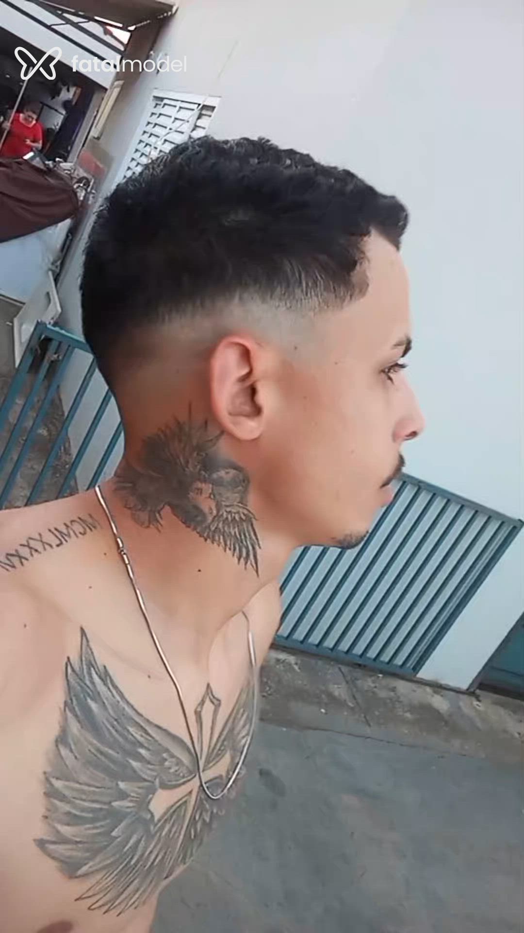 Acompanhante homem com cabelo castanho de olhos pretos - Renan