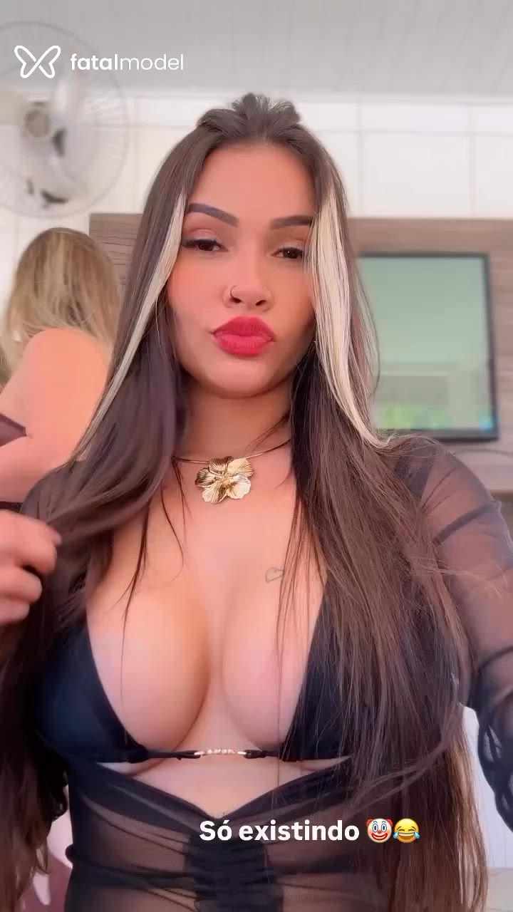 Acompanhante mulher com cabelo castanho de olhos castanhos - Lunna Acompanhante mulher com cabelo castanho de olhos castanhos - Lunna