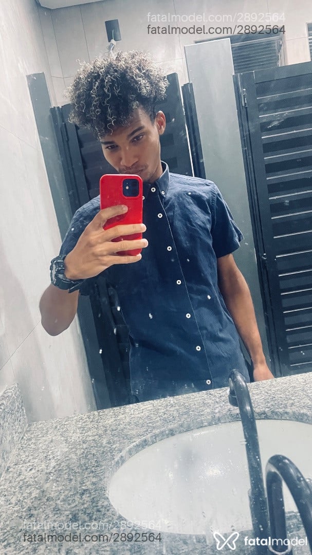 Acompanhante homem com cabelo castanho de olhos castanhos - Jbastos
