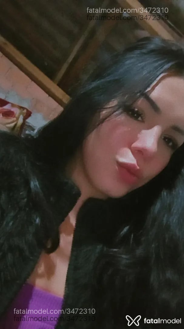 Acompanhante mulher morena (o) de olhos pretos - Emelli