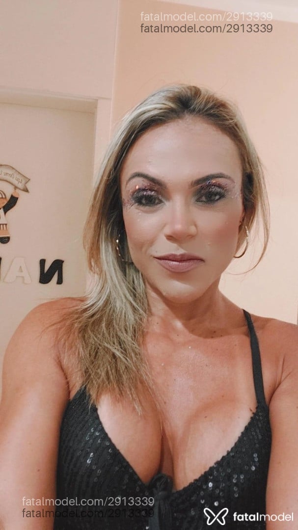 Acompanhante mulher loira (o) de olhos verdes - Larissa