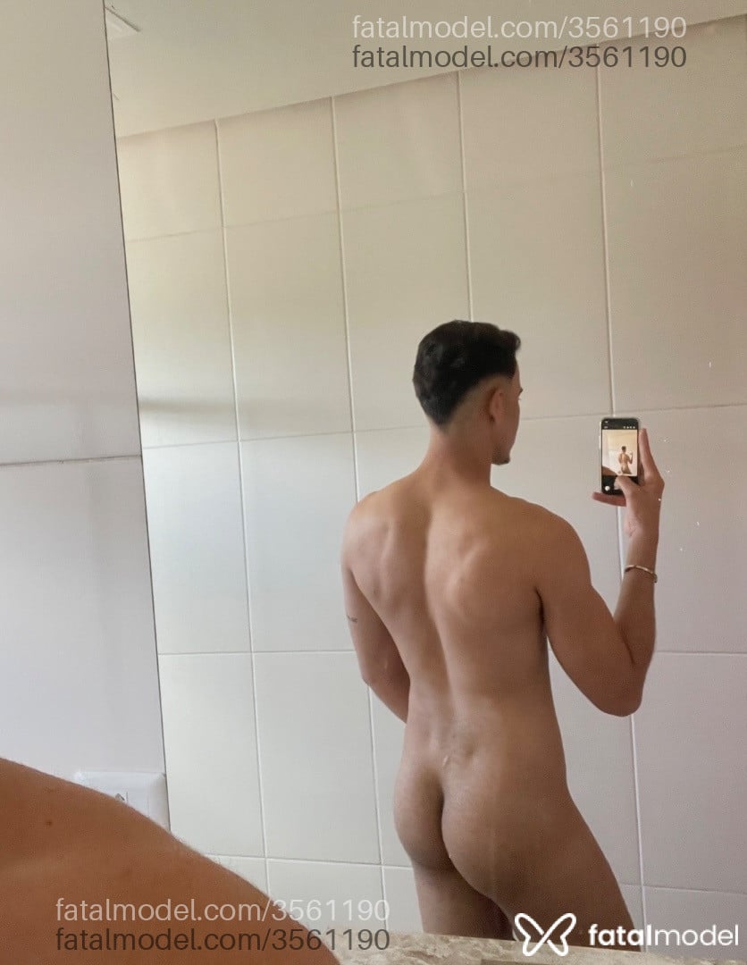 Acompanhante homem com cabelo castanho de olhos castanhos - Dantas