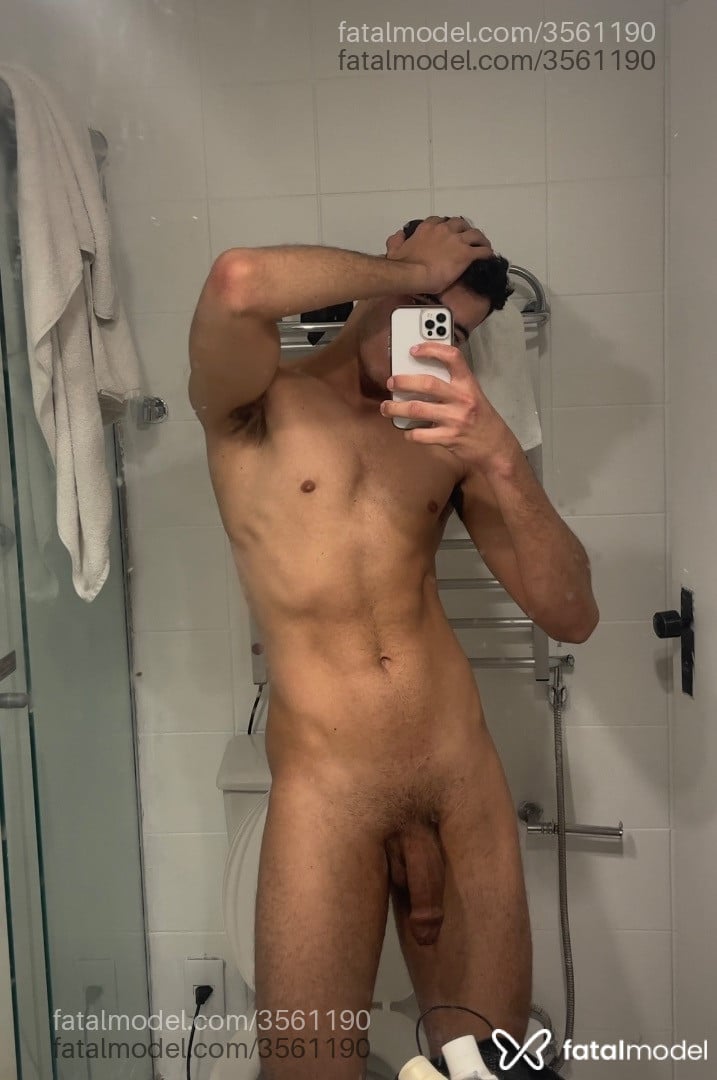 Acompanhante homem com cabelo castanho de olhos castanhos - Dantas