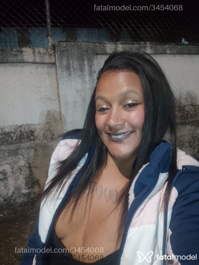 Acompanhante mulher morena (o) de olhos pretos - Bobiane