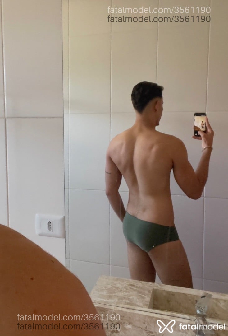 Acompanhante homem com cabelo castanho de olhos castanhos - Dantas