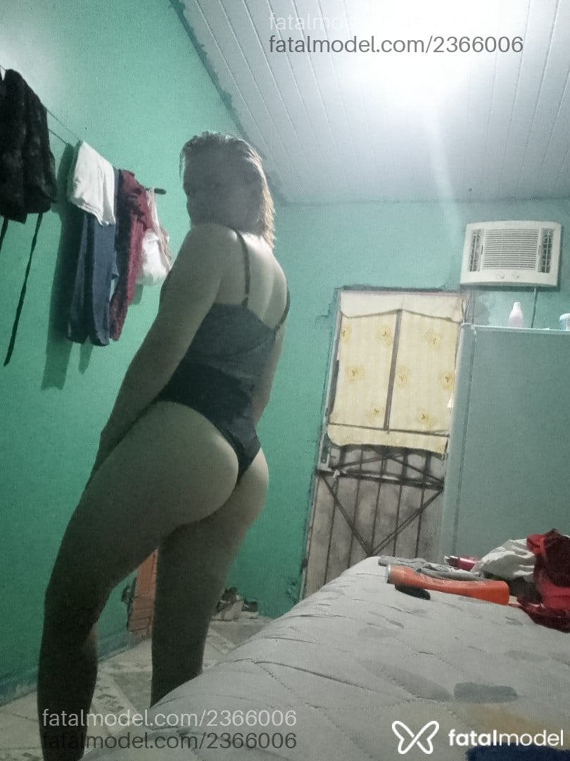 Acompanhante mulher morena (o) de olhos castanhos - Melantha