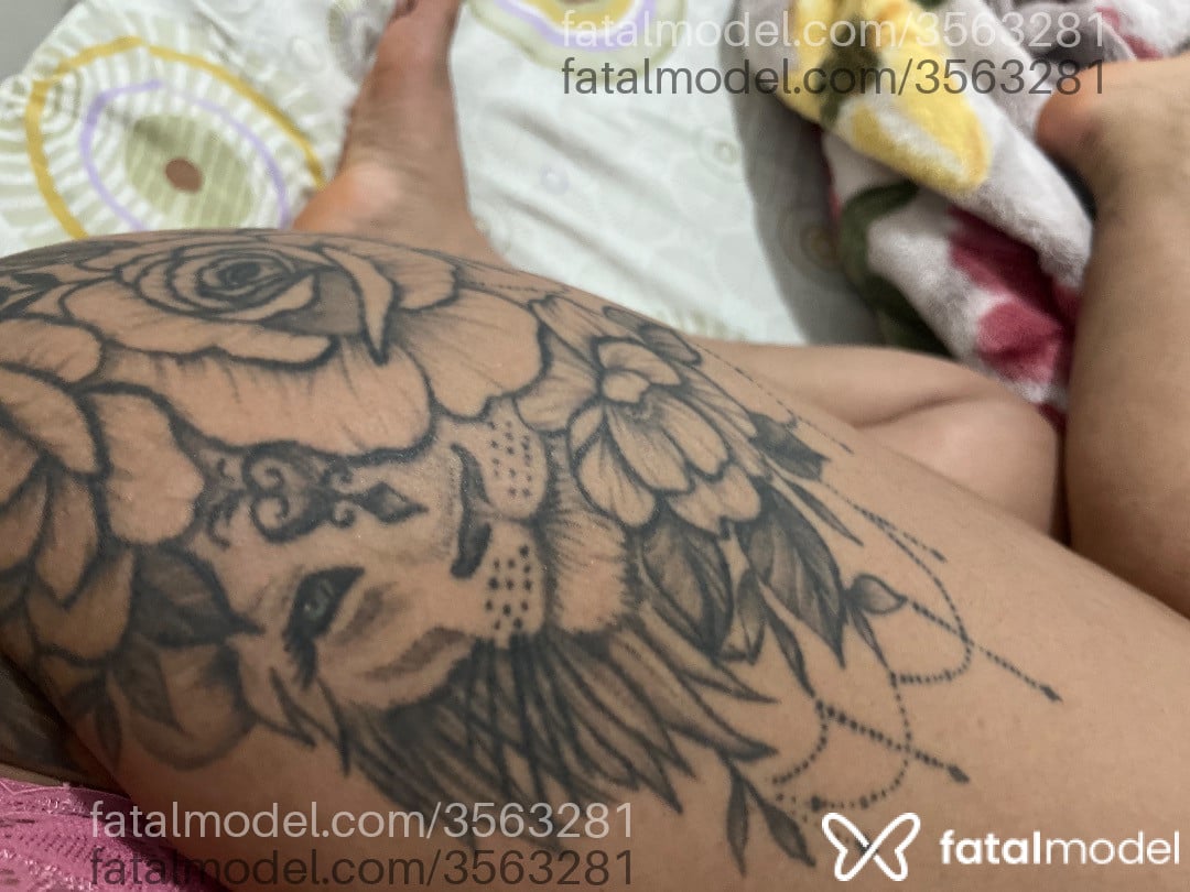 Acompanhante mulher loira (o) de olhos castanhos - Eliza