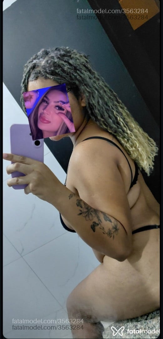 Acompanhante mulher loira (o) de olhos castanhos - Marques Acompanhante mulher loira (o) de olhos castanhos - Marques