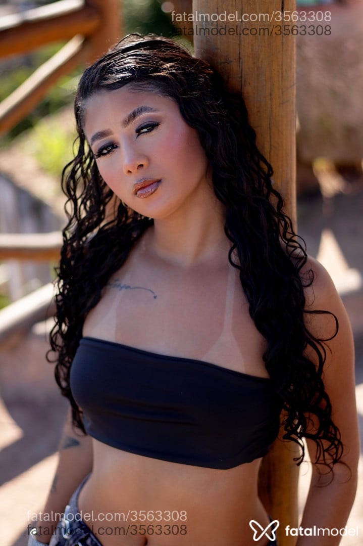 Acompanhante mulher morena (o) de olhos pretos - Radija Acompanhante mulher morena (o) de olhos pretos - Radija