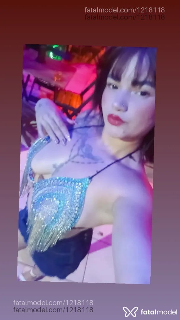 Acompanhante mulher com cabelo castanho de olhos castanhos - Carol Moura