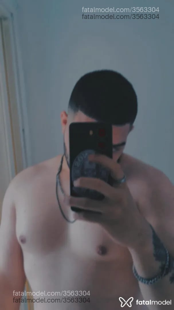 Acompanhante homem com cabelo castanho de olhos castanhos - Guilherme