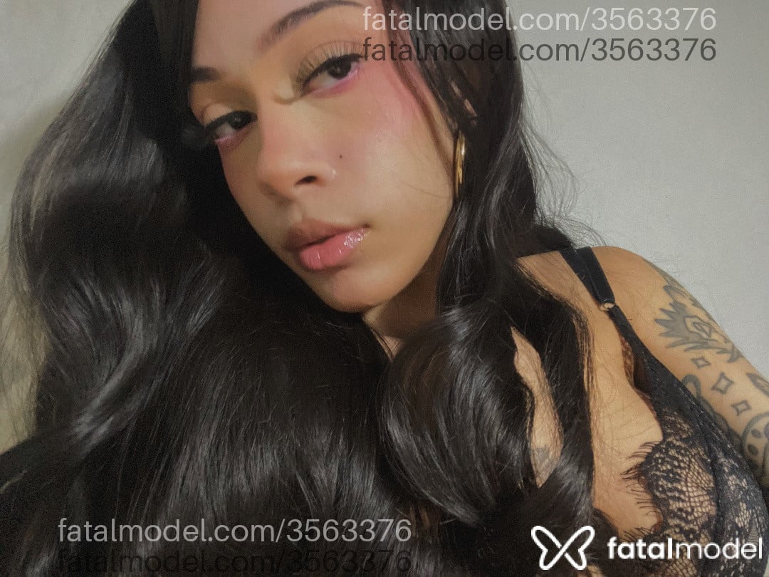 Acompanhante mulher trans morena (o) de olhos castanhos - Lola Blackwood