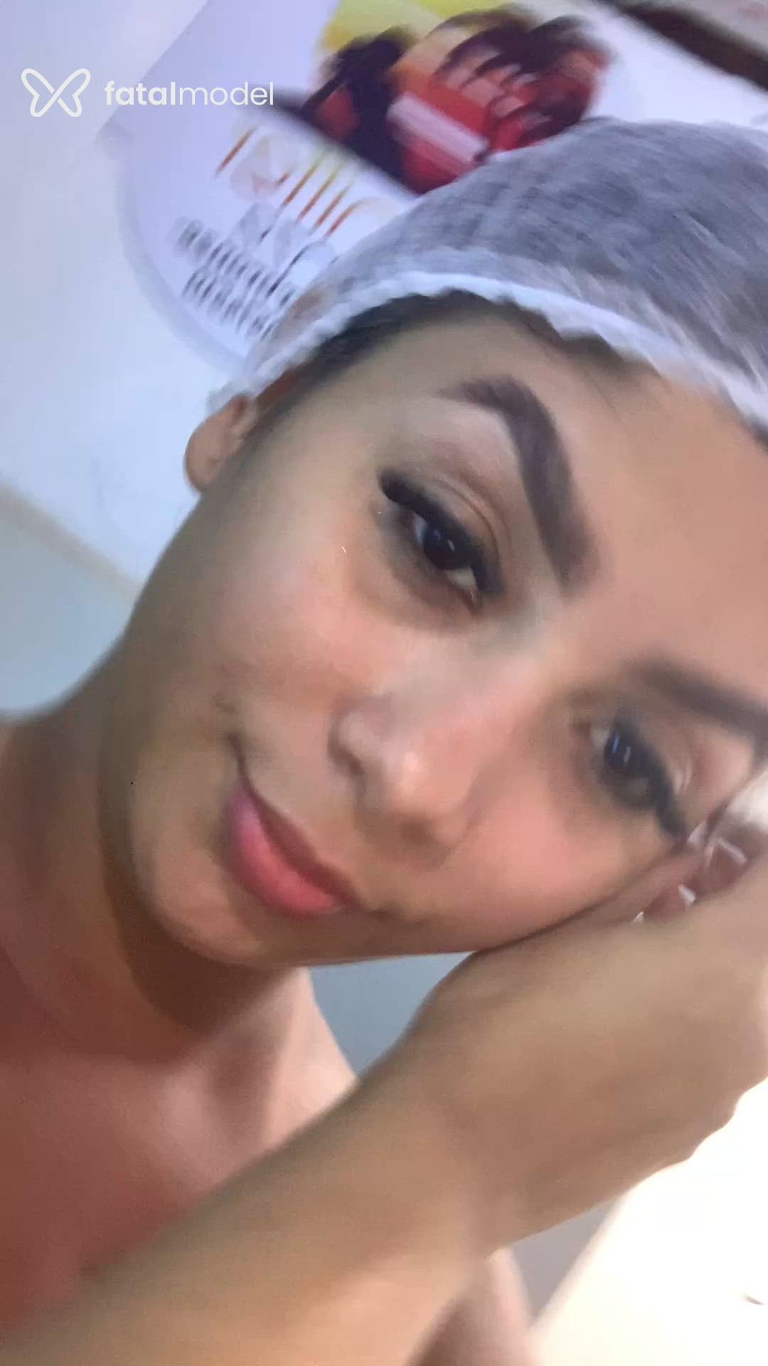 Acompanhante mulher morena (o) de olhos pretos - Radija Acompanhante mulher morena (o) de olhos pretos - Radija