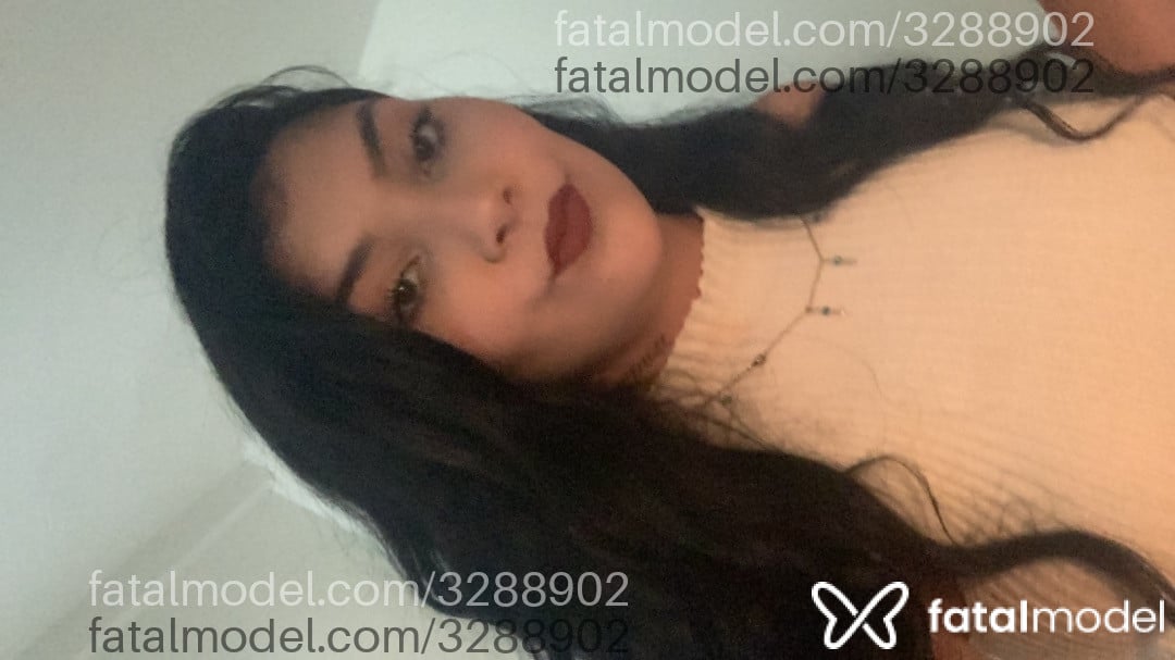 Acompanhante mulher com cabelo castanho de olhos mel - Cristina Bragança Acompanhante mulher com cabelo castanho de olhos mel - Cristina Bragança