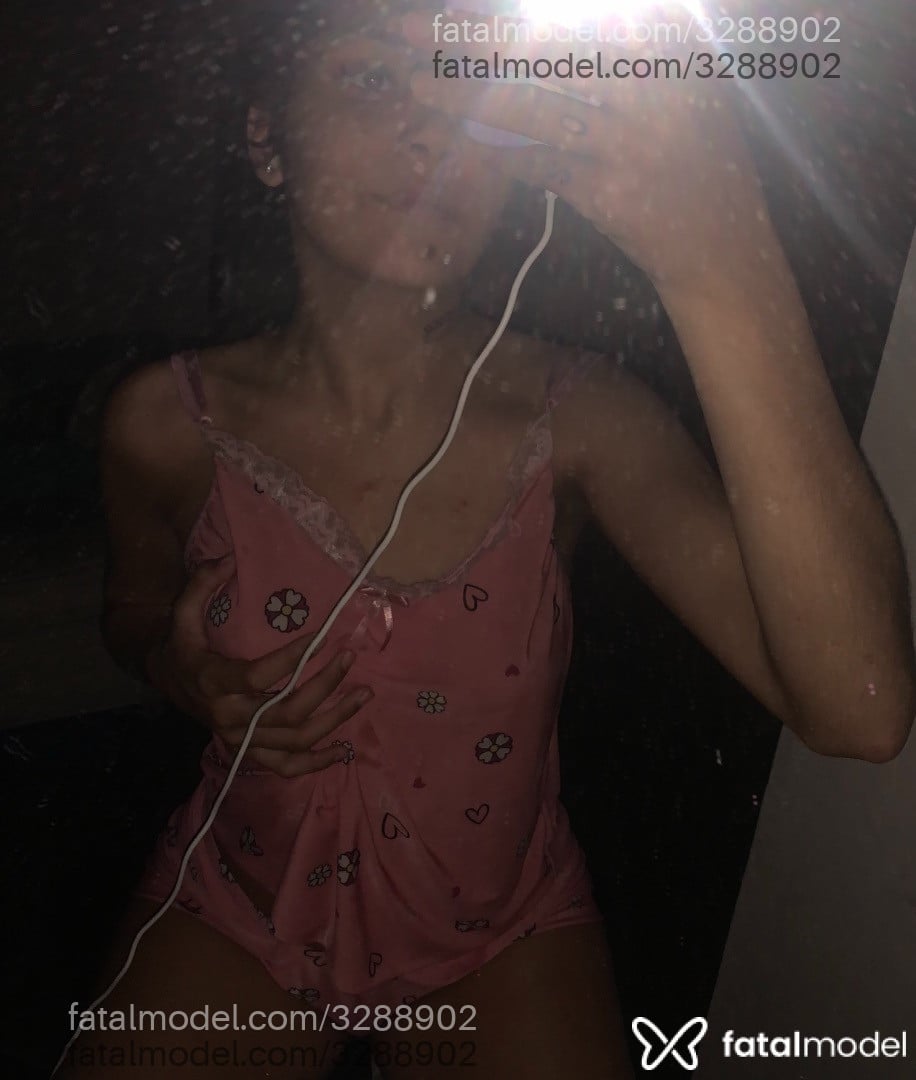 Acompanhante mulher com cabelo castanho de olhos mel - Cristina Bragança