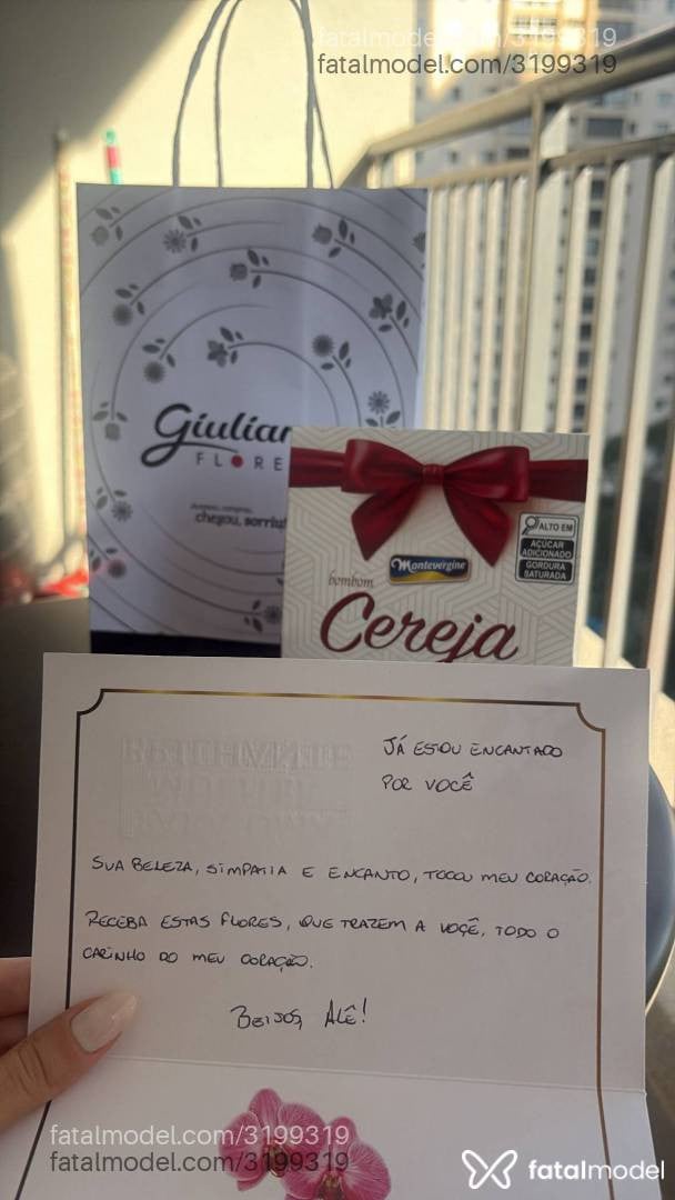 Acompanhante mulher morena (o) de olhos castanhos - Mel Richesse