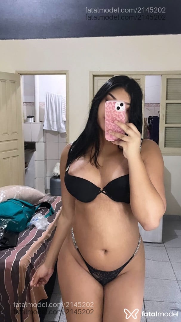 Acompanhante mulher trans morena (o) de olhos castanhos - Julia