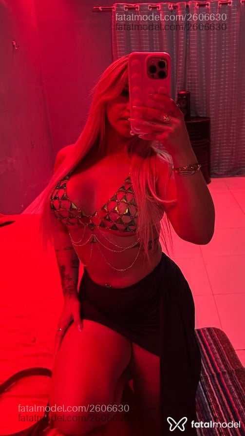 Acompanhante mulher loira (o) de olhos mel - Mimi