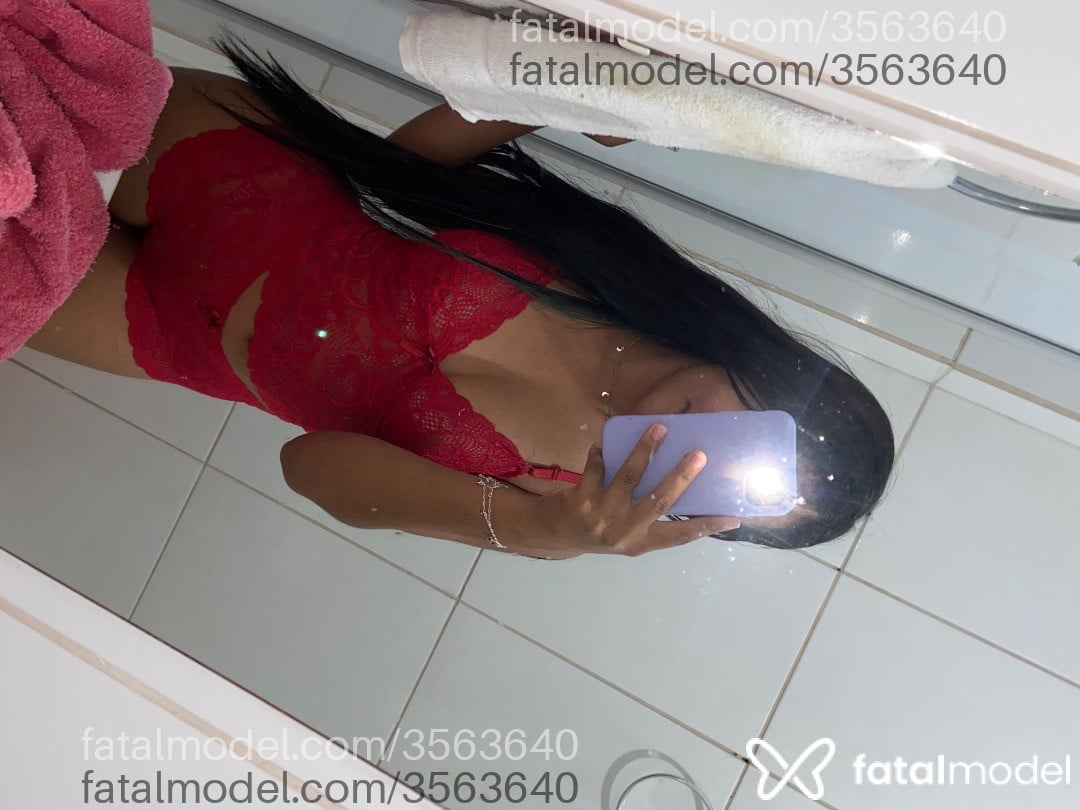 Acompanhante mulher morena (o) de olhos castanhos - Mhii Vitta
