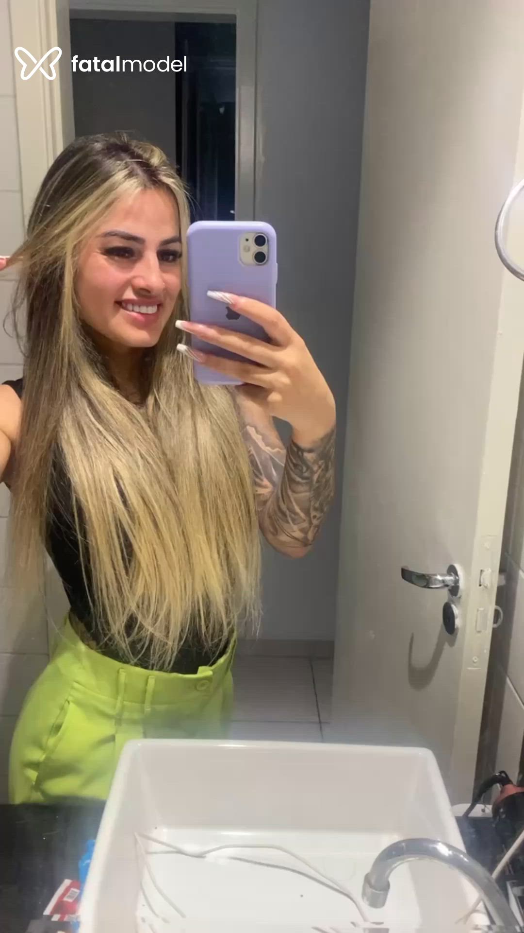 Acompanhante mulher com cabelo castanho de olhos castanhos - Lavínia Alencar Acompanhante mulher com cabelo castanho de olhos castanhos - Lavínia Alencar