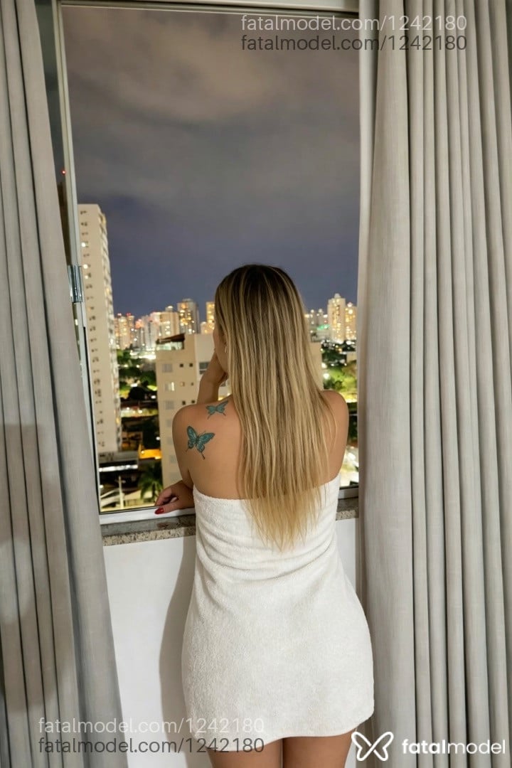 Acompanhante mulher trans loira (o) de olhos castanhos - Angel