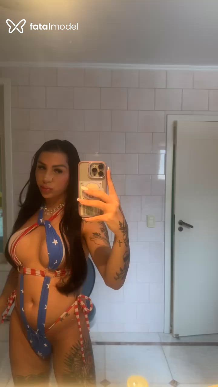 Acompanhante mulher trans morena (o) de olhos castanhos - LARISSA GUTIERREZ