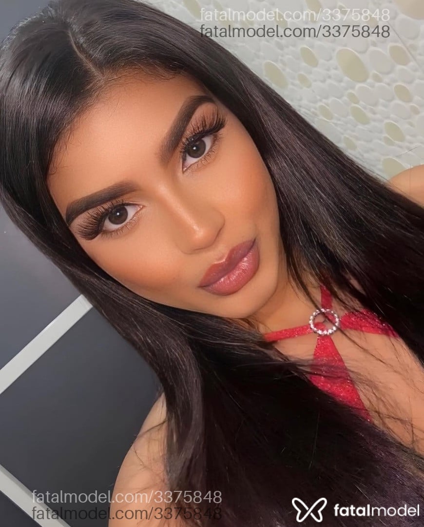 Acompanhante mulher morena (o) de olhos pretos - Loren