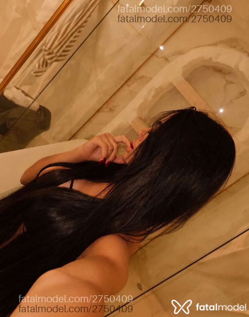 Acompanhante mulher com cabelo castanho de olhos castanhos - Jade Pimentel