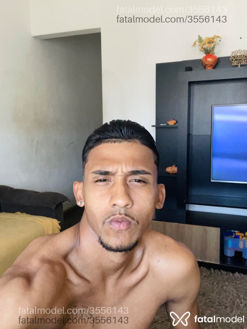 Acompanhante homem morena (o) de olhos castanhos - Bryan