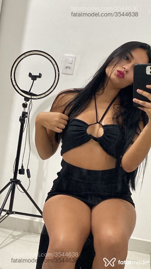 Acompanhante mulher morena (o) de olhos castanhos - Amanda