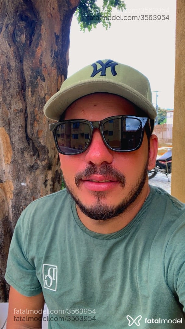 Acompanhante homem morena (o) de olhos castanhos - Pragana Acompanhante homem morena (o) de olhos castanhos - Pragana