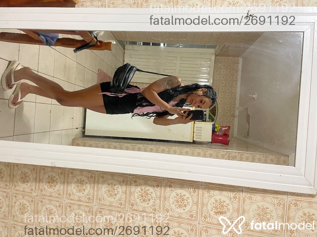 Acompanhante mulher morena (o) de olhos castanhos - Lorraine