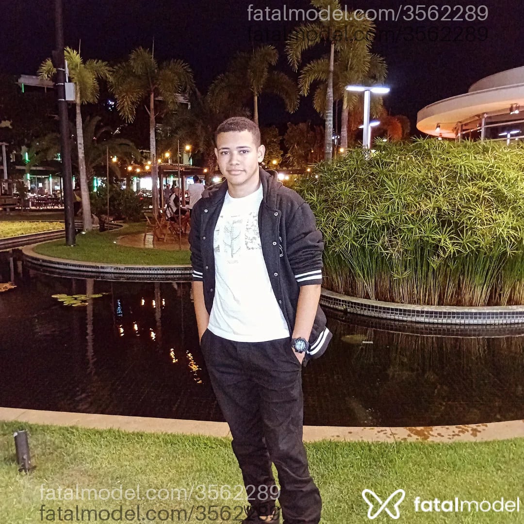 Acompanhante homem com cabelo grisalho de olhos castanhos - Fabrício Acompanhante homem com cabelo grisalho de olhos castanhos - Fabrício