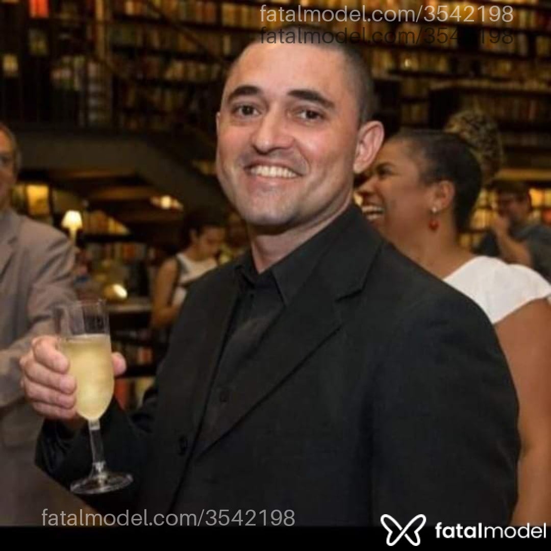 Acompanhante homem com cabelo castanho de olhos castanhos - Rafael Schatten Acompanhante homem com cabelo castanho de olhos castanhos - Rafael Schatten
