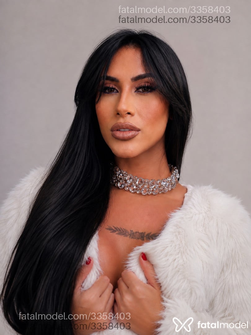 Acompanhante mulher trans morena (o) de olhos castanhos - Bruna
