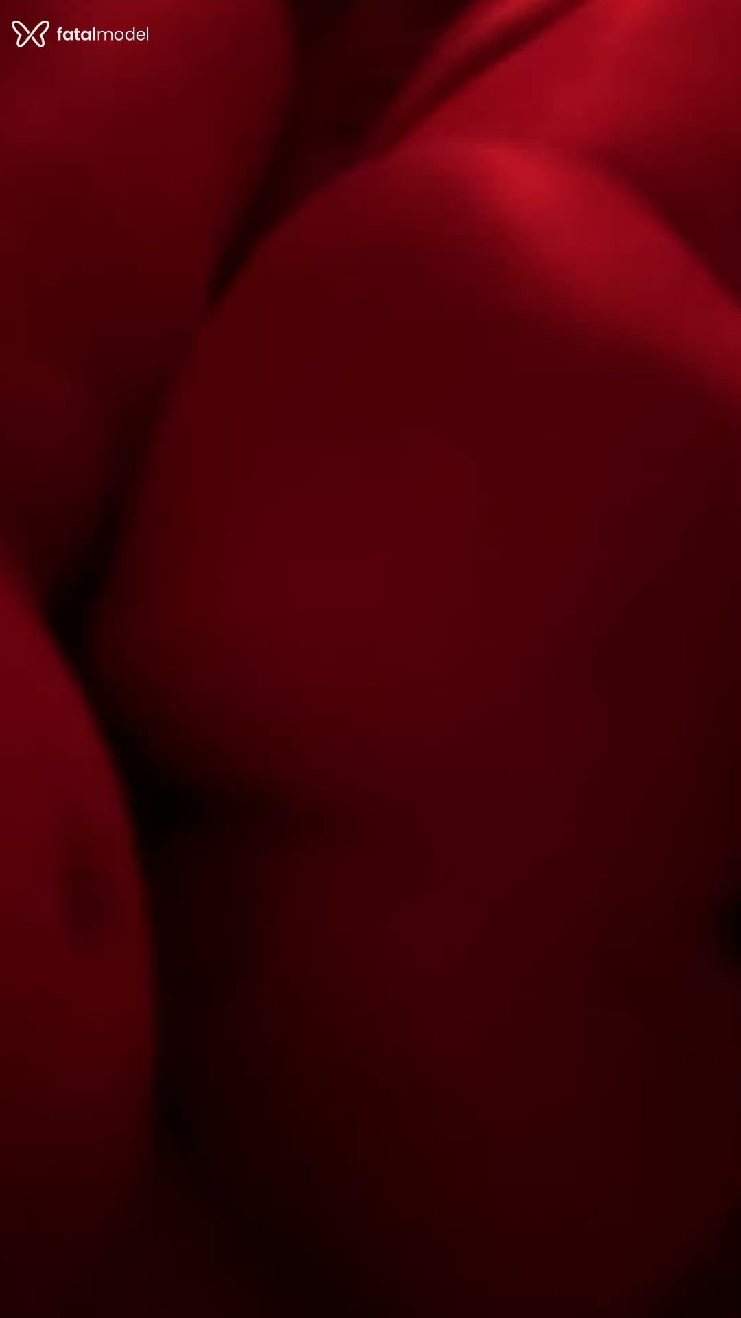 Acompanhante mulher trans com cabelo colorido de olhos castanhos - Valentyna Castro