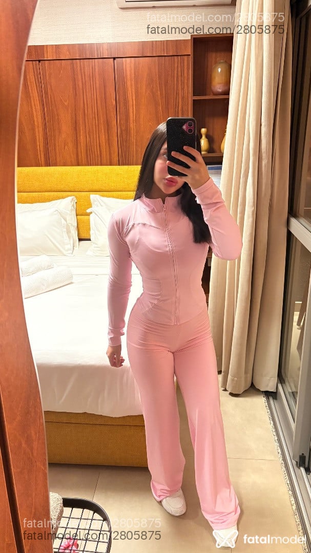 Acompanhante mulher com cabelo castanho de olhos castanhos - Melissa Queiroz Acompanhante mulher com cabelo castanho de olhos castanhos - Melissa Queiroz