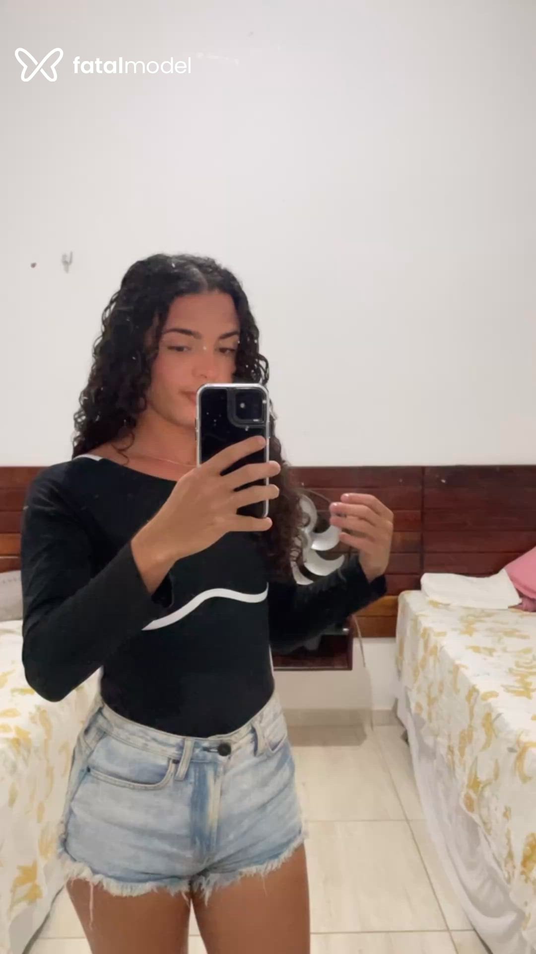 Acompanhante mulher trans morena (o) de olhos castanhos - Maite