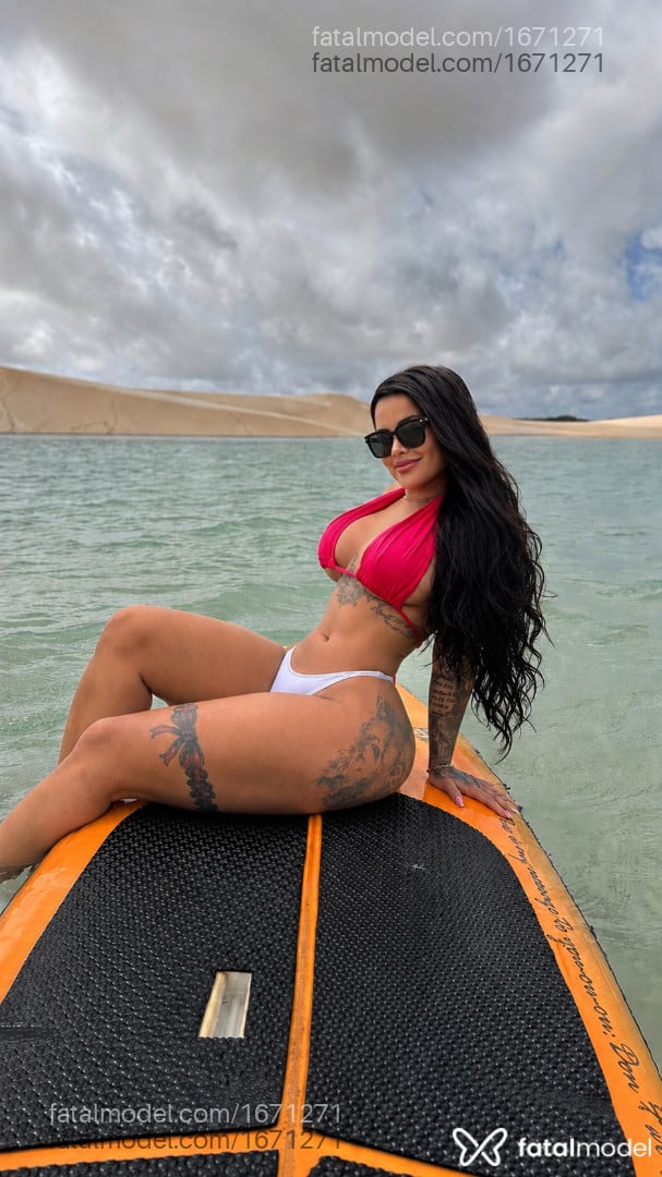 Acompanhante mulher morena (o) de olhos castanhos - Danny