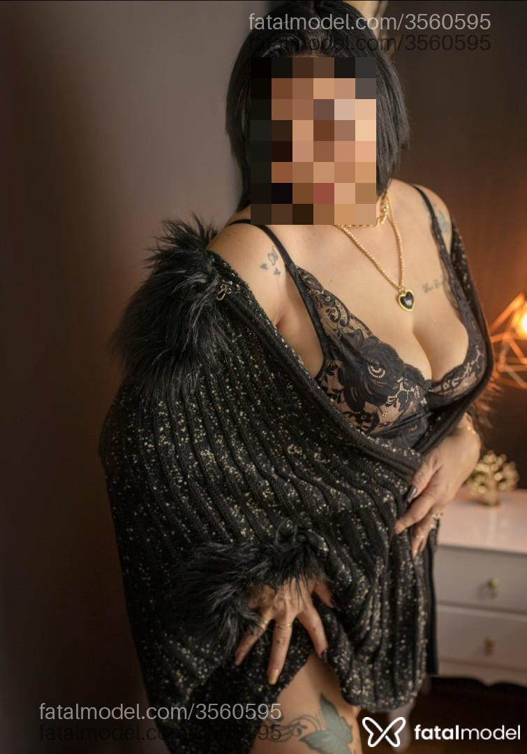Acompanhante mulher morena (o) de olhos castanhos - Nicole
