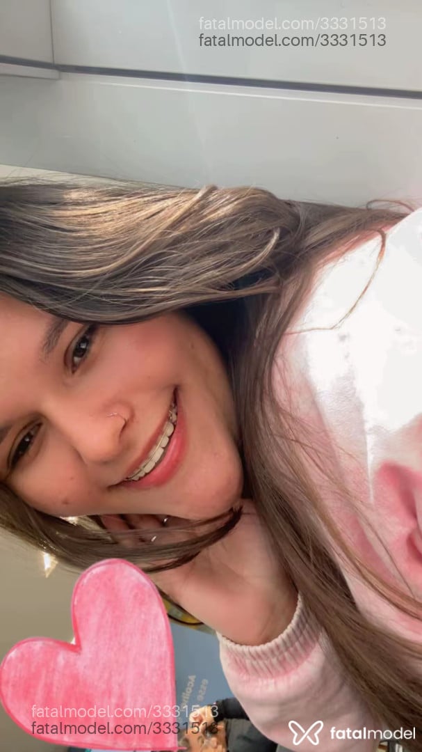 Acompanhante mulher com cabelo castanho de olhos castanhos - Rebeca
