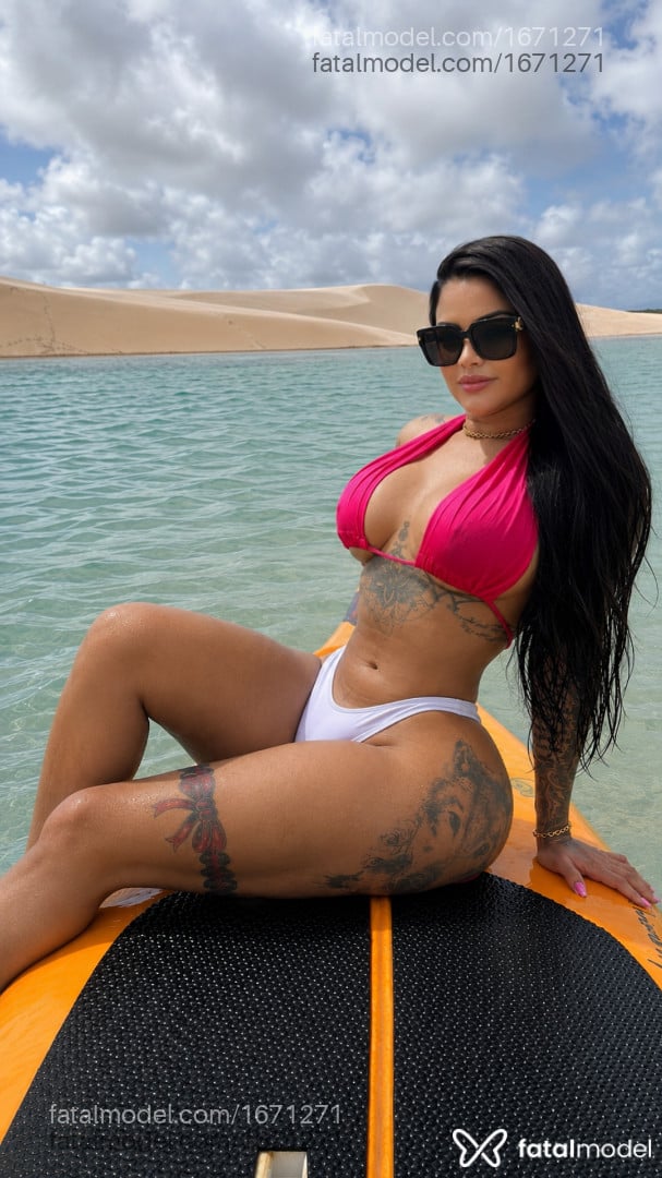 Acompanhante mulher morena (o) de olhos castanhos - Danny