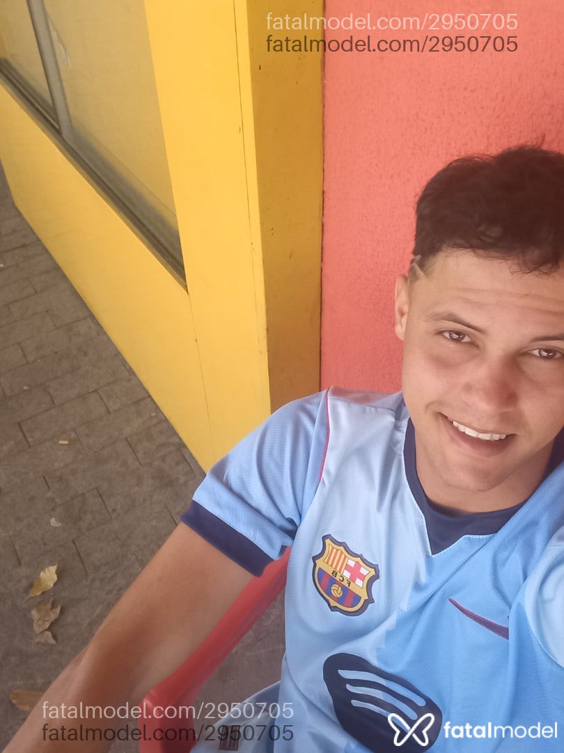 Acompanhante homem morena (o) de olhos castanhos - Noah Vanant